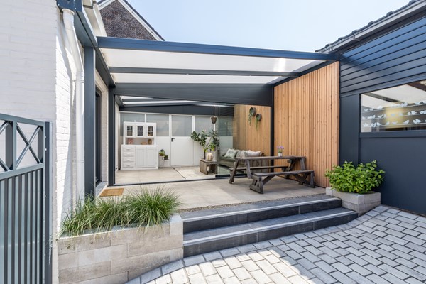 Foto - Verkocht onder voorbehoud: Ruime en veelzijdige vrijstaande woning met 173 m² woonoppervlakte,  extra leefverdieping, 3 slaapkamers (mogelijkheid tot 4), 2 badkamers, royaal bijgebouw en tuin op het zuidoosten in Hulsberg